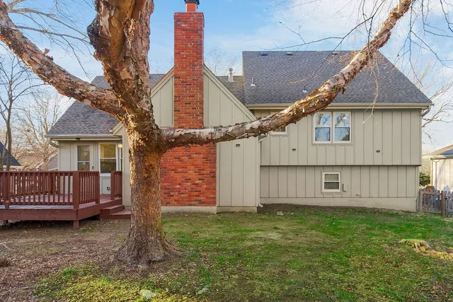 $425,000 | 3909 Southwest Hidden Cove Drive, Lee's Summit, MO 64082