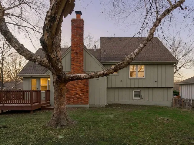 $425,000 | 3909 Southwest Hidden Cove Drive, Lee's Summit, MO 64082