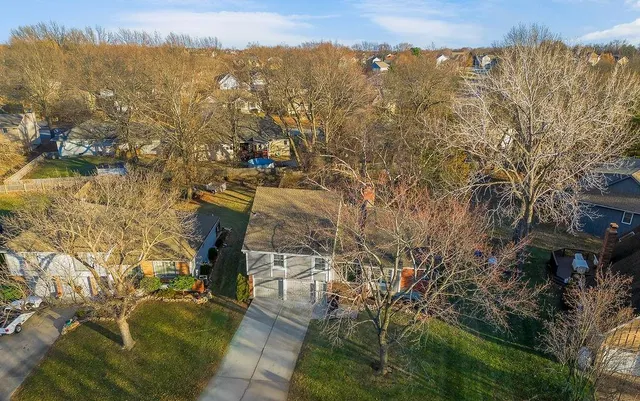 $425,000 | 3909 Southwest Hidden Cove Drive, Lee's Summit, MO 64082