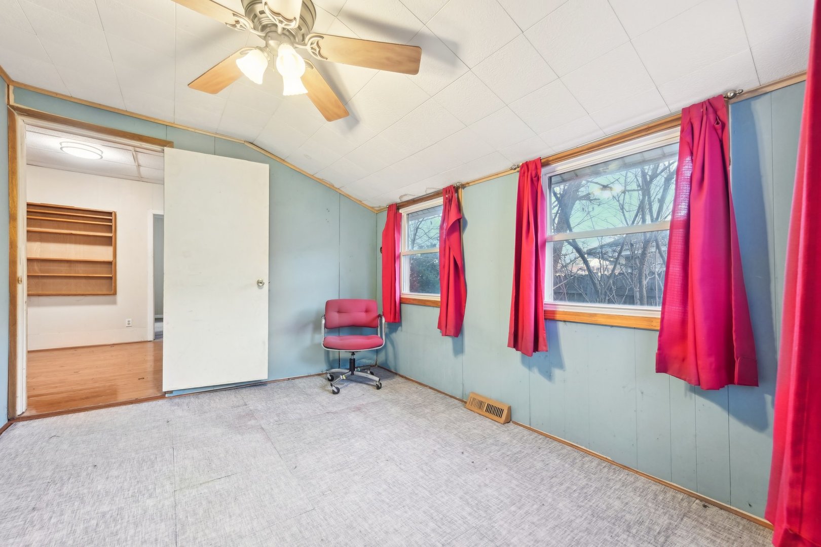 214 South Prospect Street Marengo, IL 60152 - Photo 21 of 37 a room with furniture and a window