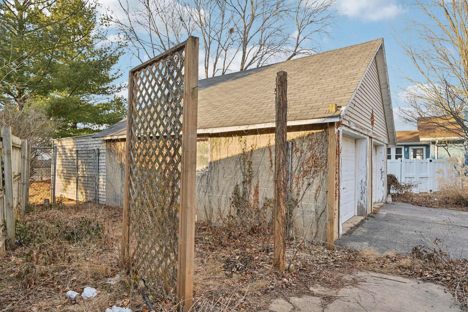 214 South Prospect Street Marengo, IL 60152 - Photo 32 of 37 a backyard of a house with a tree