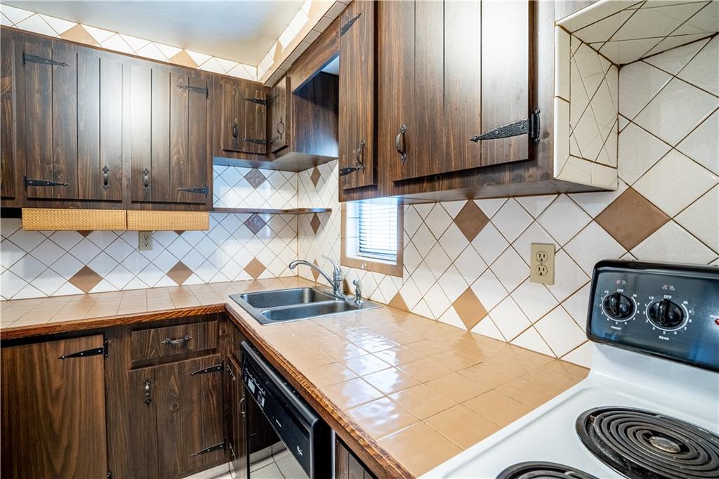 3520 Willett Road Pittsburgh, PA 15227 - Photo 8 of 19 Gallery Image 8