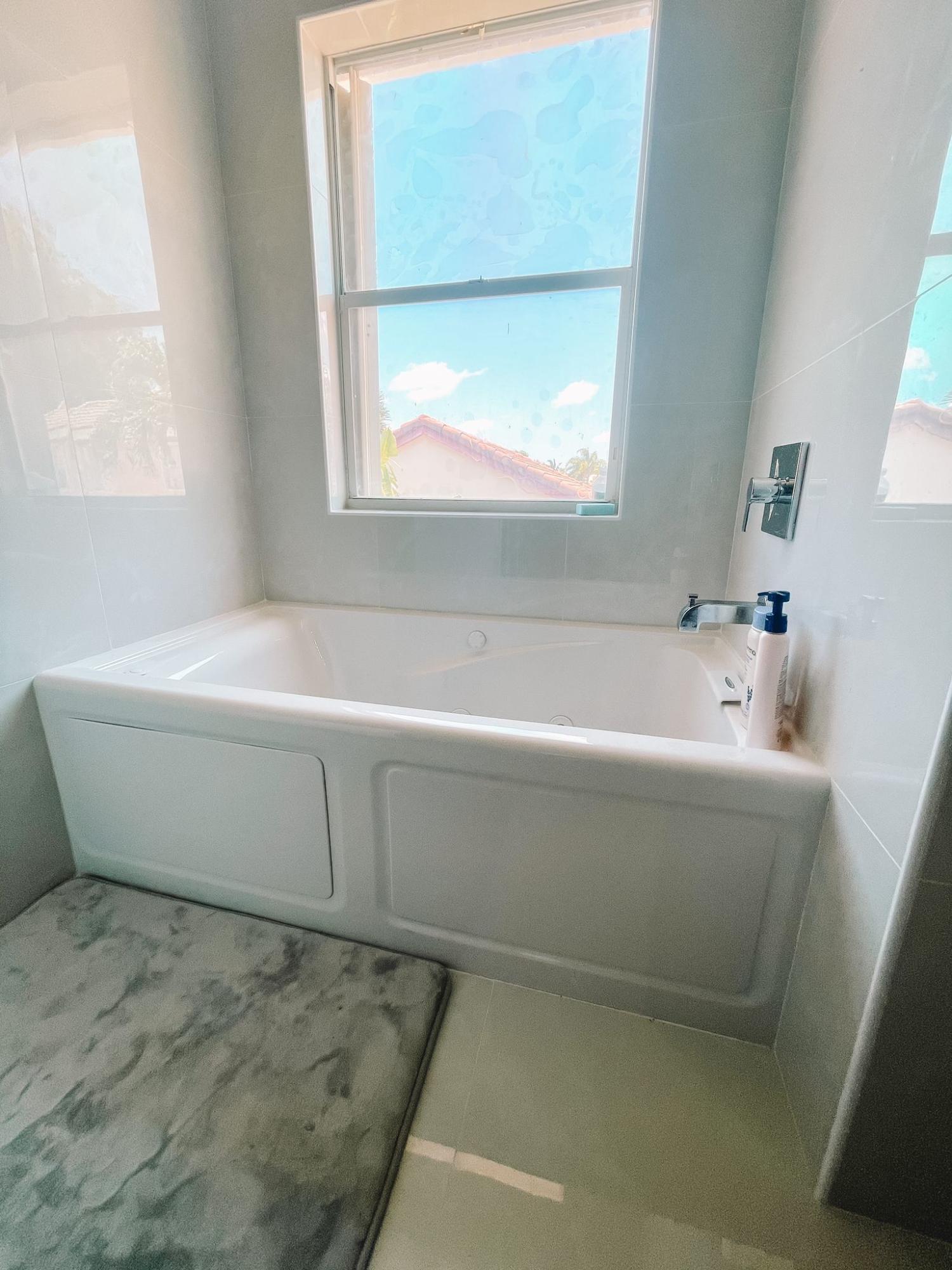 23350 Sunview Way Boca Raton, FL 33428 - Photo 18 of 26 jacuzzitub