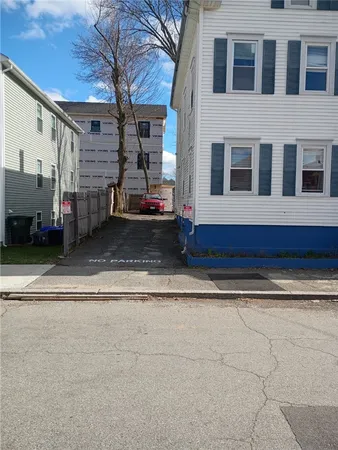 $1,900 | 278 Sayles Street, Unit 2, Providence, RI 02905