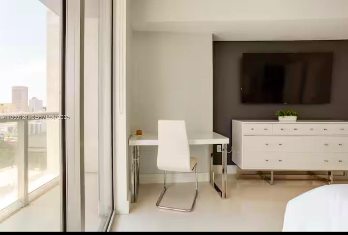 485 Brickell Avenue, Unit 2206 Miami, FL 33131 - Photo 15 of 31