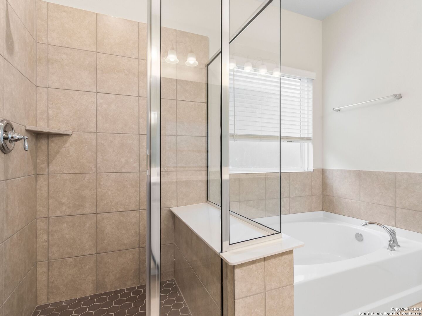 121 Inverness Boerne, TX 78015 - Photo 17 of 27