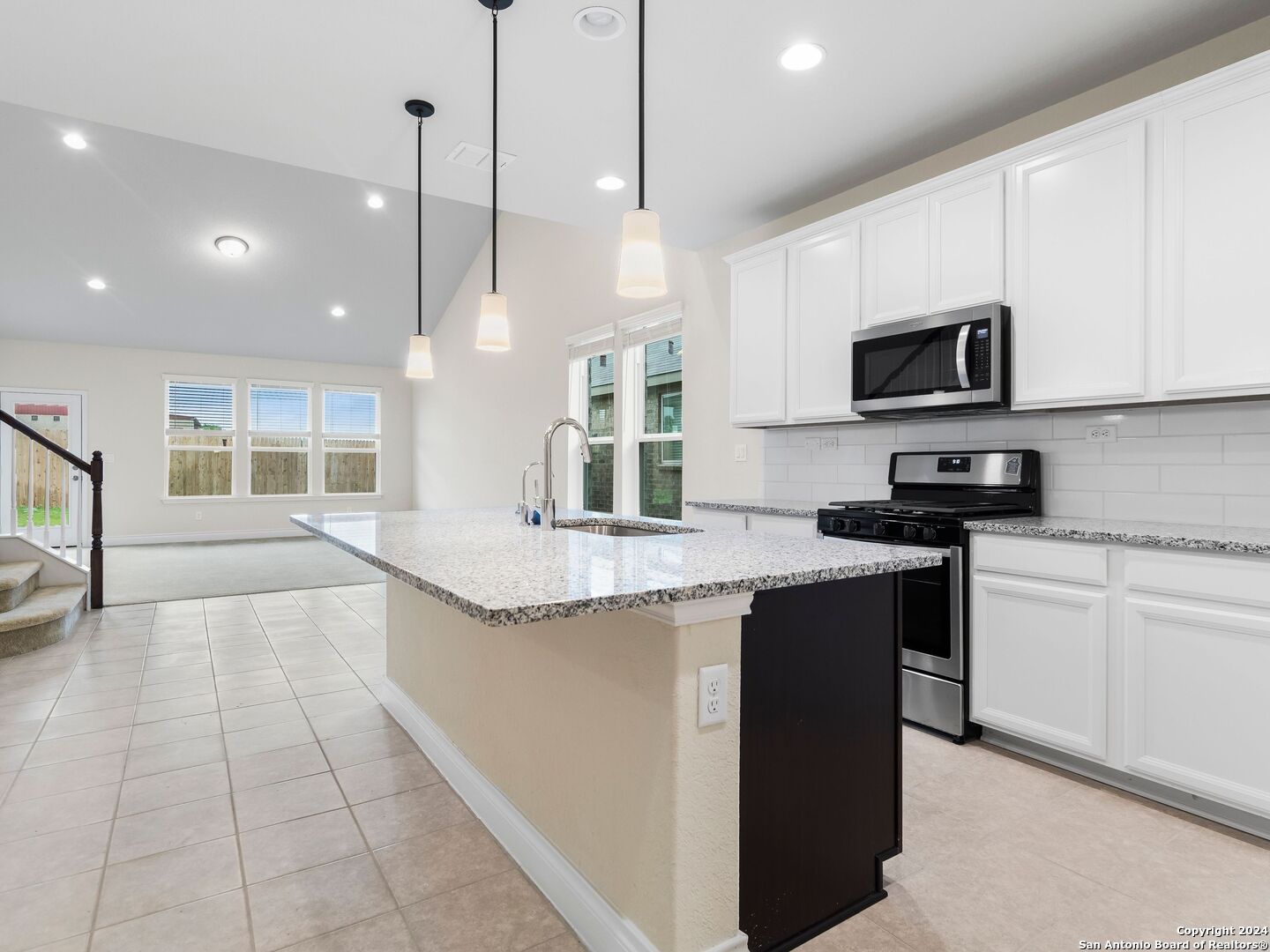 121 Inverness Boerne, TX 78015 - Photo 6 of 27