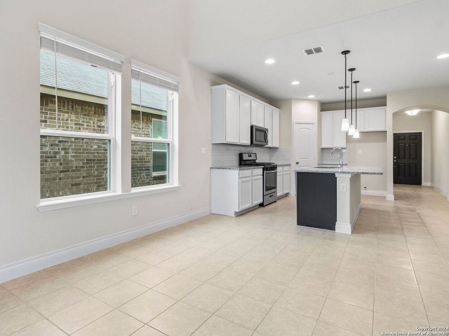 121 Inverness Boerne, TX 78015 - Photo 9 of 27