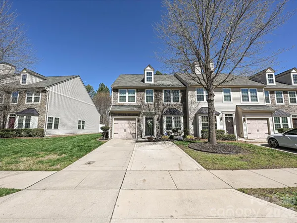 $400,000 | 9740 Springholm Drive, Charlotte, NC 28278