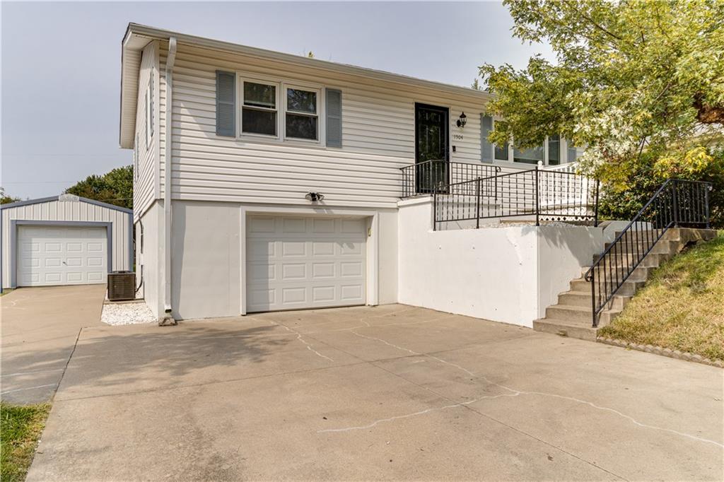 1504 Safari Drive, St. Joseph, MO 64506 Compass