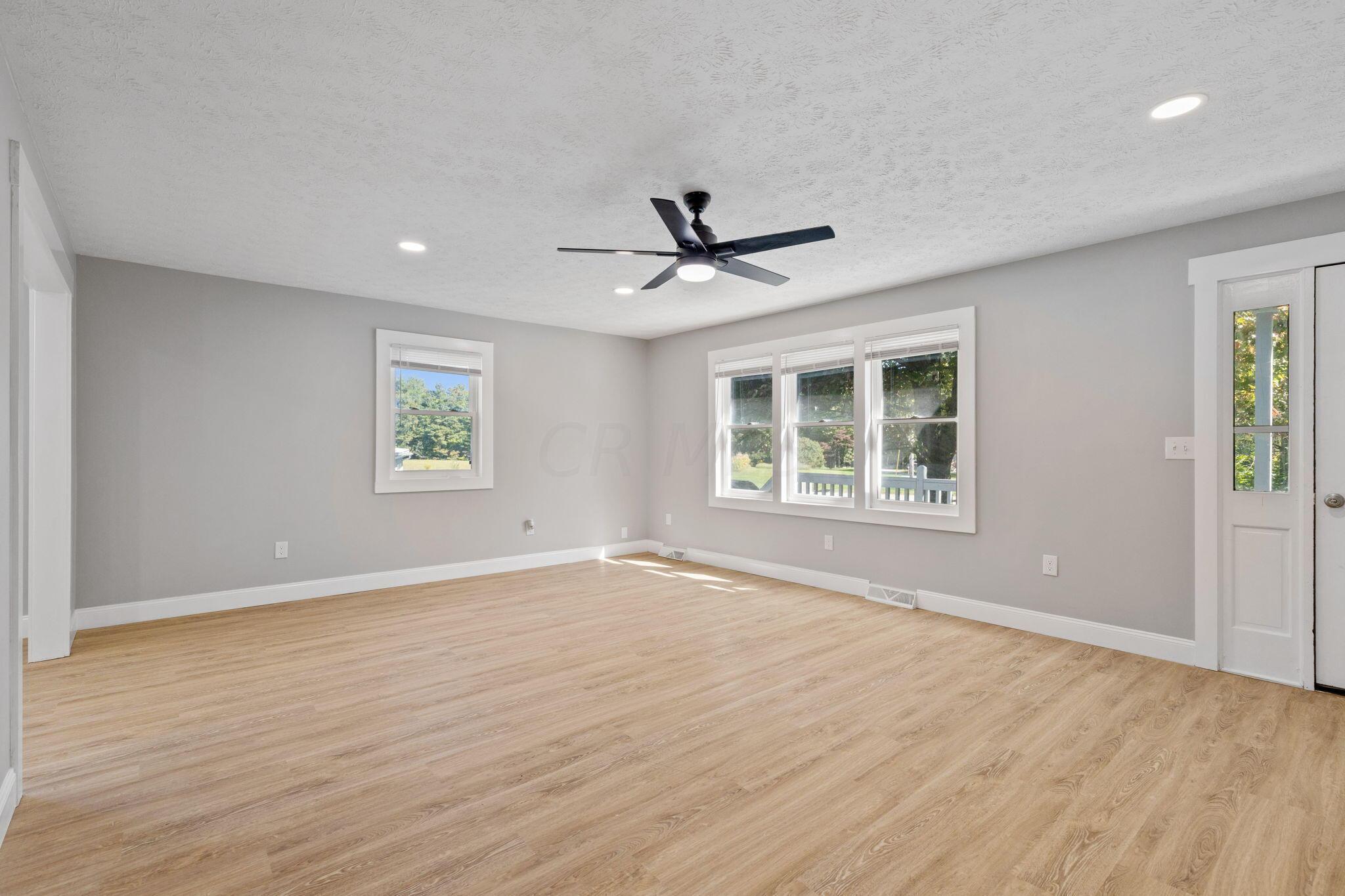 22195 Cliff Road Rockbridge, OH 43149 - Photo 10 of 66 Living Room - 22195 Cliff Road, Rockbridge, OH 43149