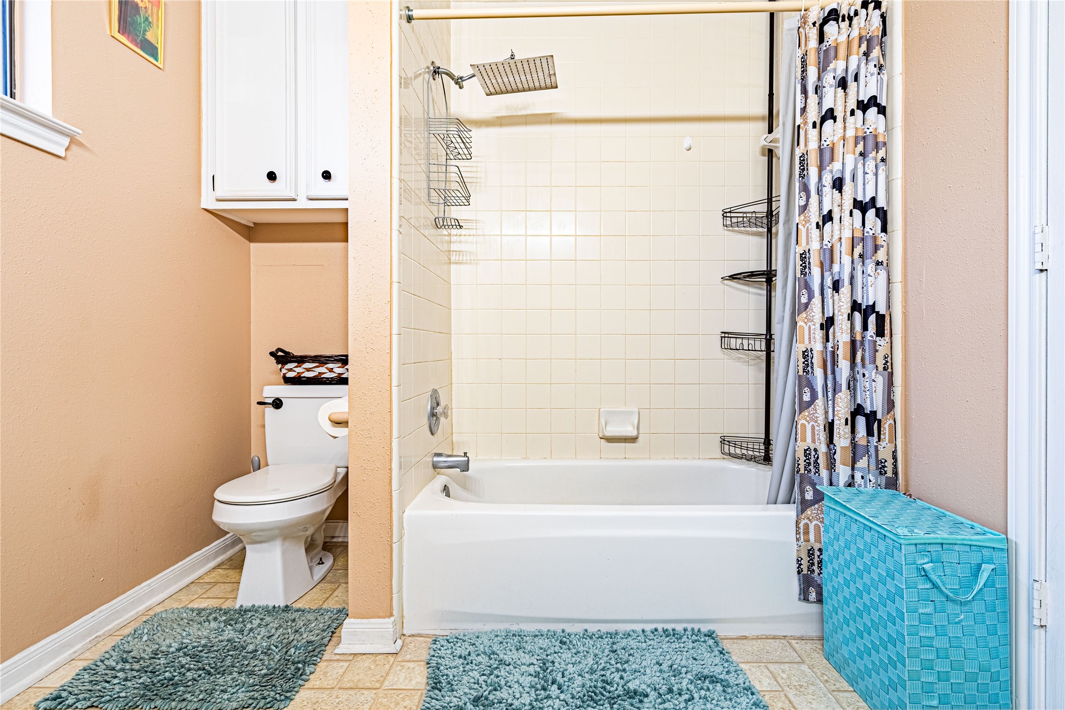 3403 Berry Grove Drive Spring, TX 77388 - Photo 33 of 43 a bathroom with a toilet a sink and bathtub