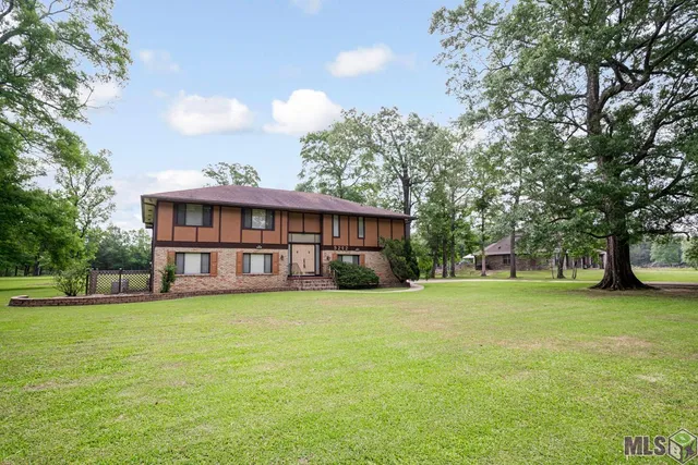 $435,000 | 9242 Willow Creek Drive, Greenwell Springs, LA 70739
