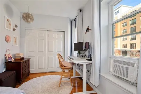 $2,950 | 259 Grove Street, Unit 2, Jersey City, NJ 07302