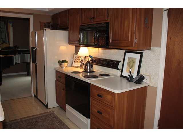 8238 Taunton Road Indianapolis, IN 46260 - Photo 2 of 23 Gallery Image 2