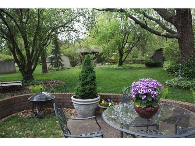 8238 Taunton Road Indianapolis, IN 46260 - Photo 17 of 23 Gallery Image 17