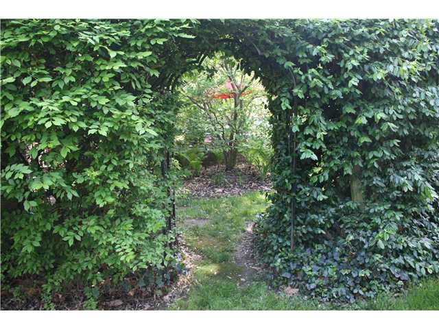 8238 Taunton Road Indianapolis, IN 46260 - Photo 18 of 23 Gallery Image 18