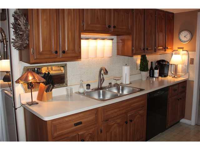 8238 Taunton Road Indianapolis, IN 46260 - Photo 4 of 23 Gallery Image 4