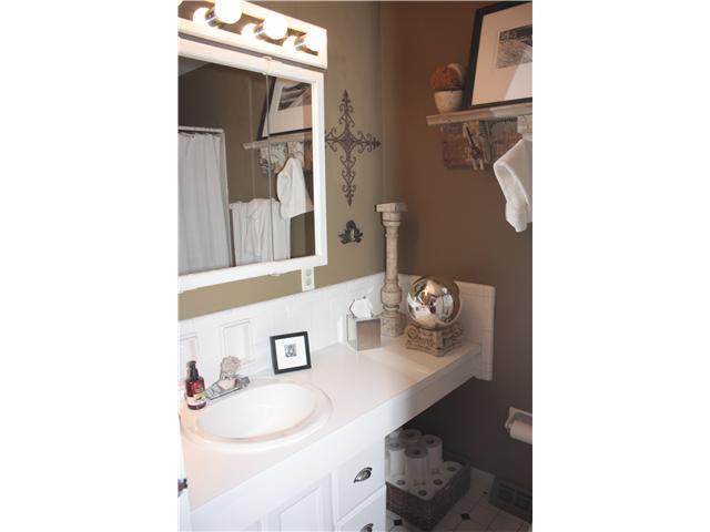 8238 Taunton Road Indianapolis, IN 46260 - Photo 10 of 23 Gallery Image 10