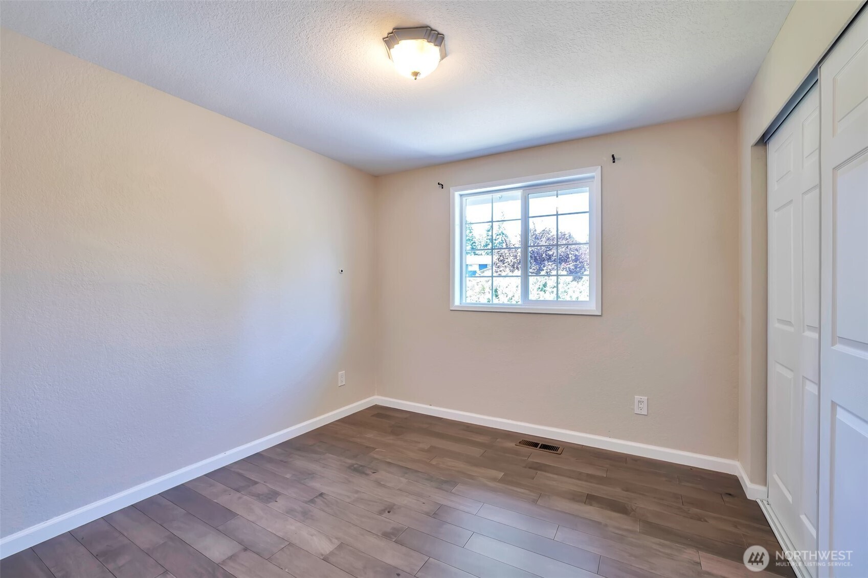 7906 211th Place Southwest Edmonds, WA 98026 - Photo 15 of 25