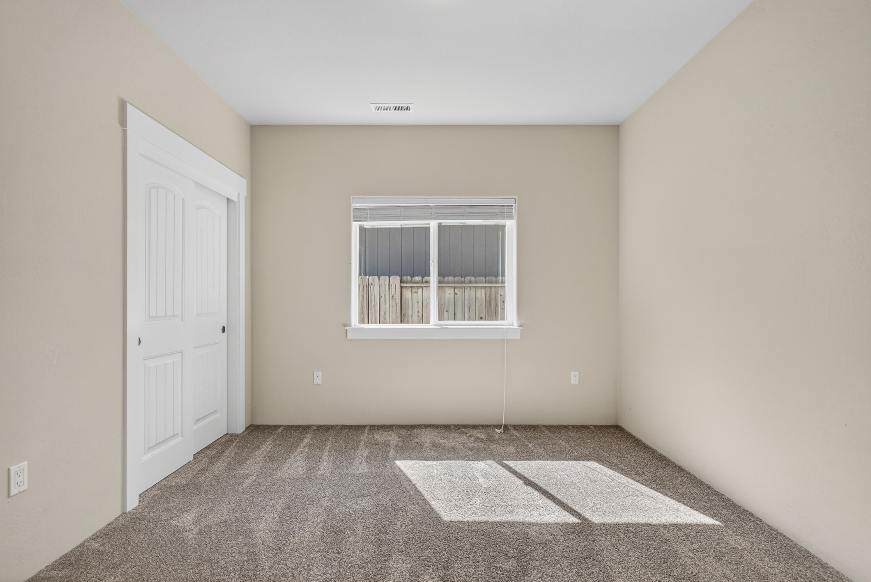 989 Pendleton Drive Medford, OR 97501 - Photo 17 of 26 16-16