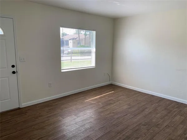 $1,400 | 127 East Kentucky Avenue, DeLand, FL 32724