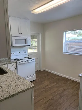 $1,400 | 127 East Kentucky Avenue, DeLand, FL 32724