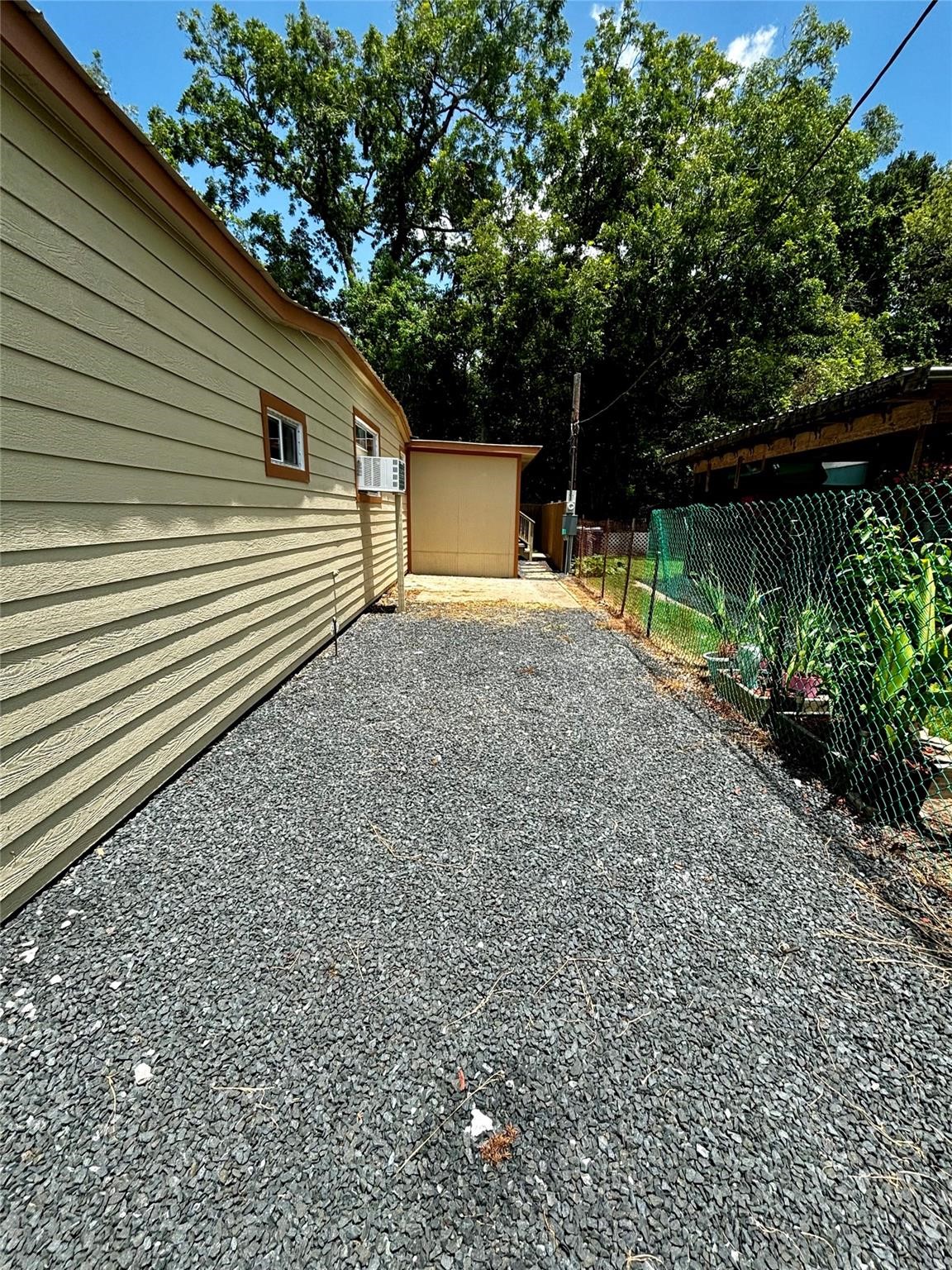 401 North 11th Street West Columbia, TX 77486 - Photo 14 of 15 a backyard of a house with lots of green space