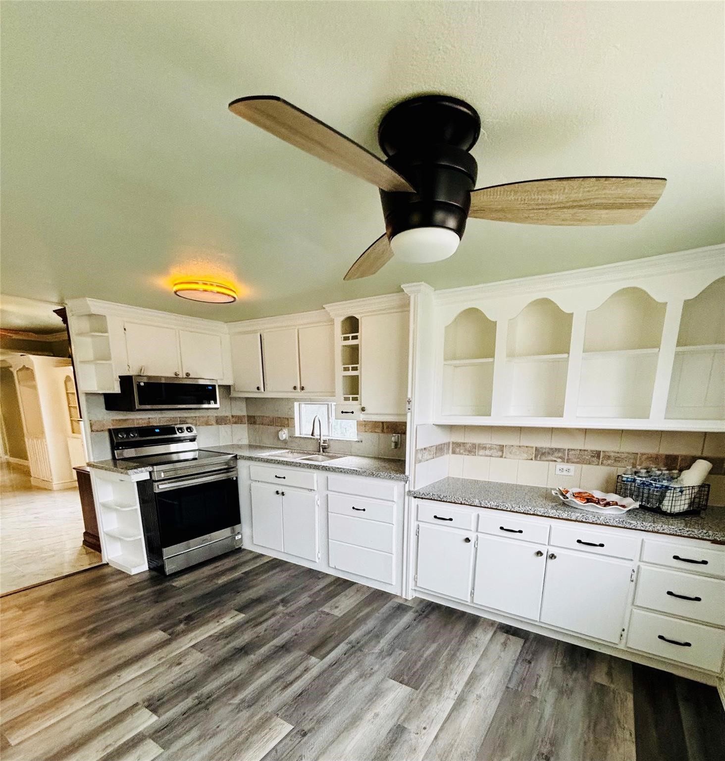 401 North 11th Street West Columbia, TX 77486 - Photo 3 of 15 a kitchen with stainless steel appliances granite countertop a stove and a sink