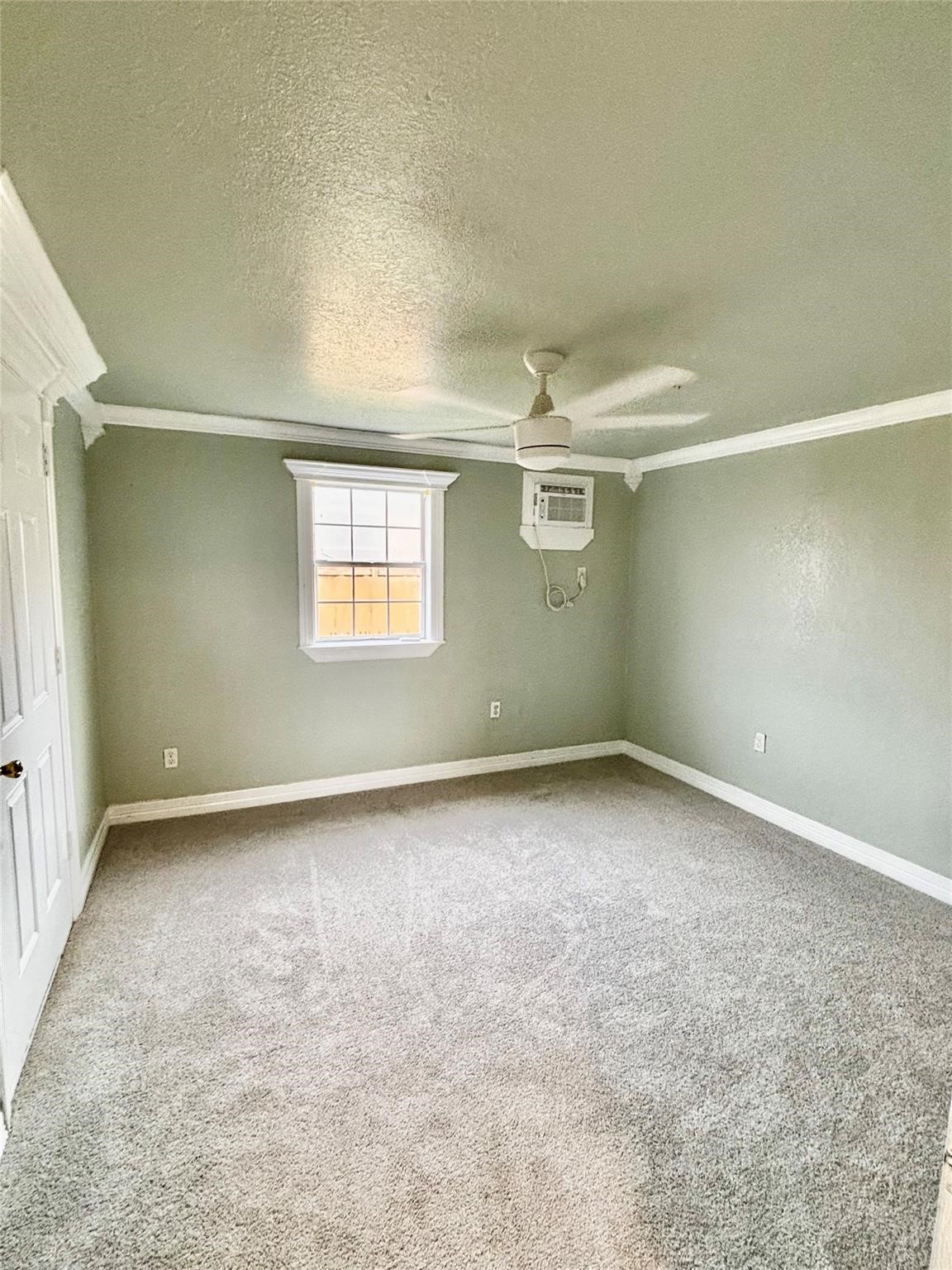 401 North 11th Street West Columbia, TX 77486 - Photo 7 of 15 an empty room with a window