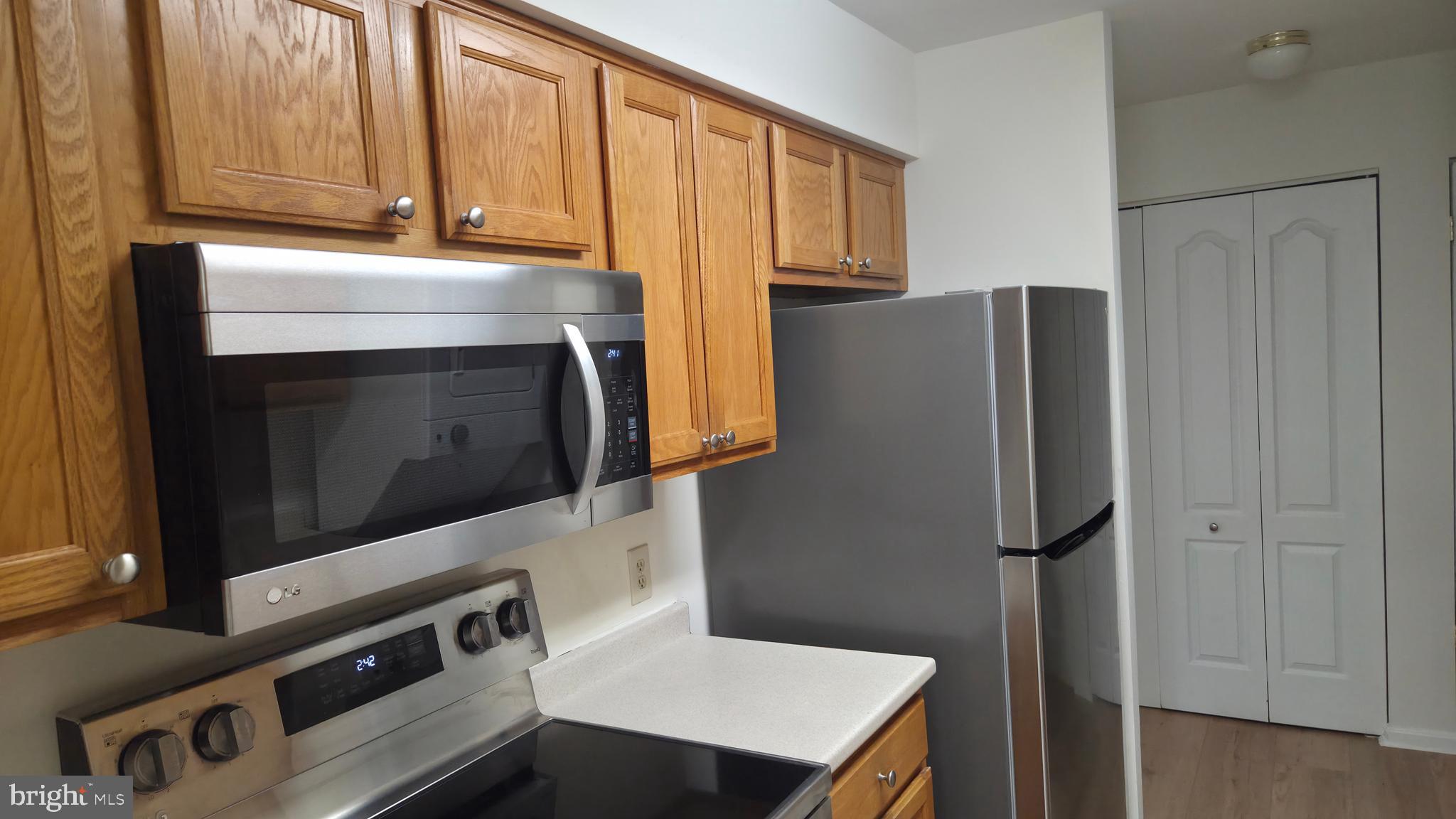 8387 Montgomery Run Road, Unit E Ellicott City, MD 21043 - Photo 2 of 25 kitchen