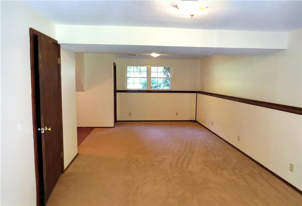 310 Holyoke Road Butler, PA 16001 - Photo 6 of 25 Gallery Image 6