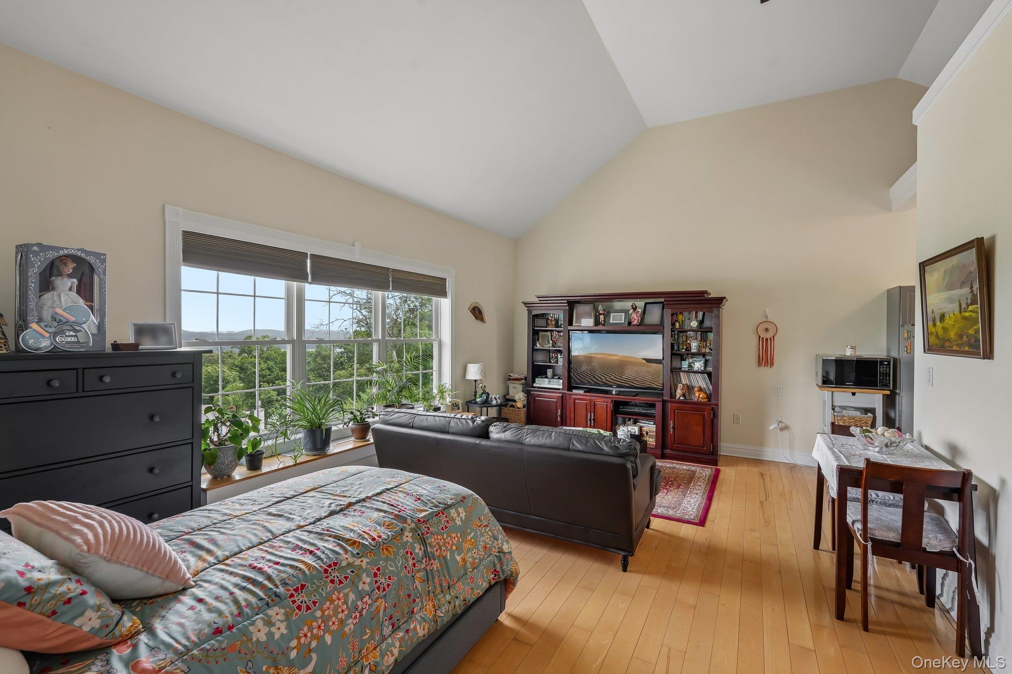 29 Dunderberg Road Tomkins Cove, NY 10986 - Photo 18 of 43 1st floor bedroom with ensuite bath and kitchenette