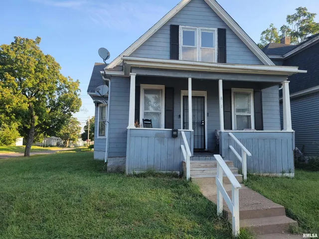 $69,900 | 801 12th Avenue, Rock Island, IL 61201