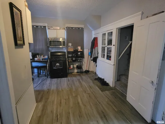 $69,900 | 801 12th Avenue, Rock Island, IL 61201