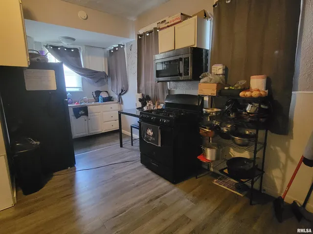 $69,900 | 801 12th Avenue, Rock Island, IL 61201