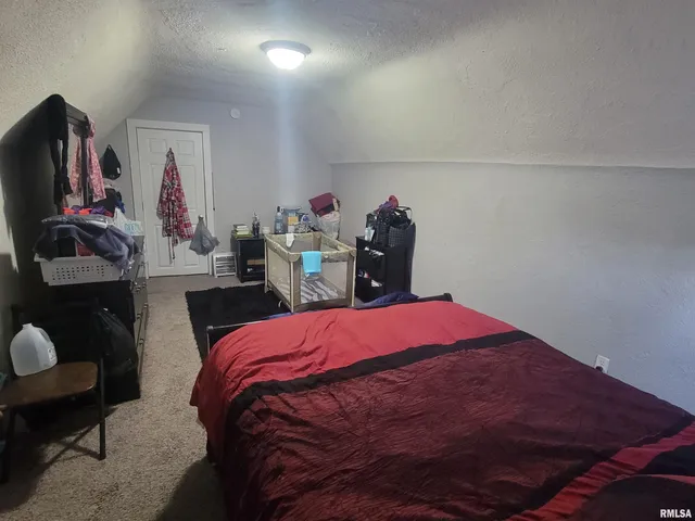 $69,900 | 801 12th Avenue, Rock Island, IL 61201