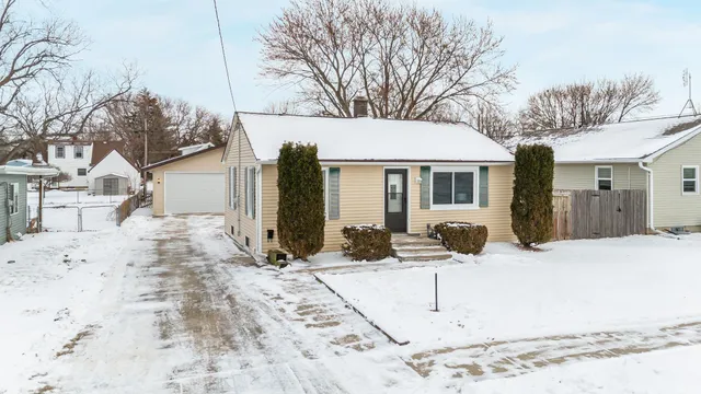 $199,900 | 1852 Mc Curdy Street, Oshkosh, WI 54902