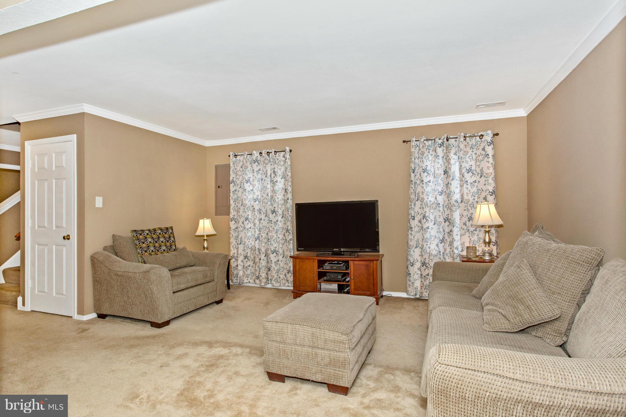 1725 Wilcox Lane Silver Spring, MD 20906 - Photo 10 of 27 Living Room