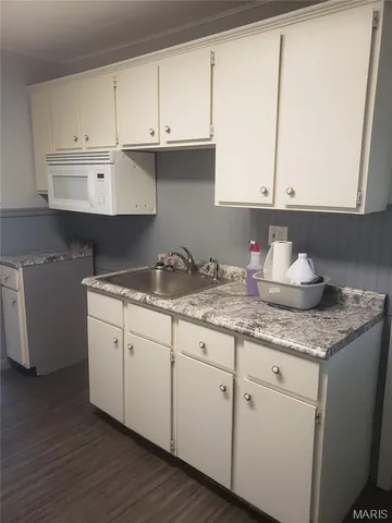 $1,300 | 127 4th Avenue, Edwardsville, IL 62025