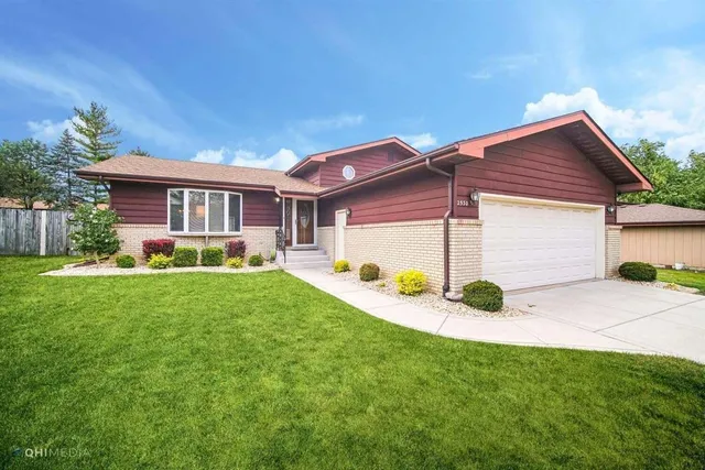 $385,000 | 2530 Capri Drive, Schererville, IN 46375