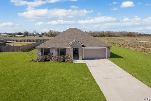 $288,000 | 23074 Riverbank Street, Vacherie, LA 70090