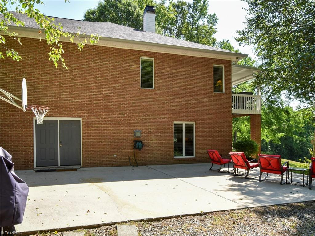 2116 Laura Lane High Point, NC 27262 - Photo 4 of 43 Gallery Image 4
