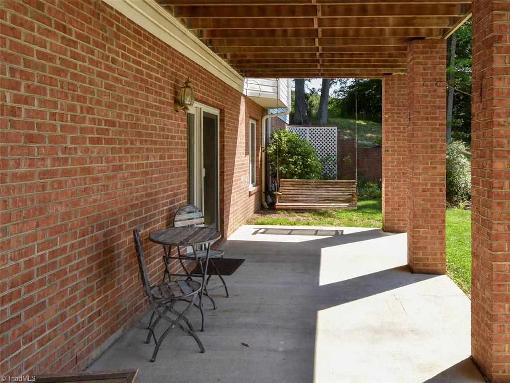 2116 Laura Lane High Point, NC 27262 - Photo 5 of 43 Gallery Image 5