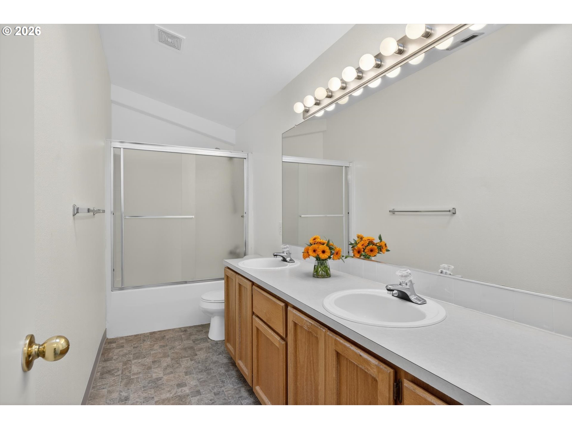 6006 Southwest View Point Terrace Portland, OR 97239 - Photo 15 of 27 Gallery Image 15