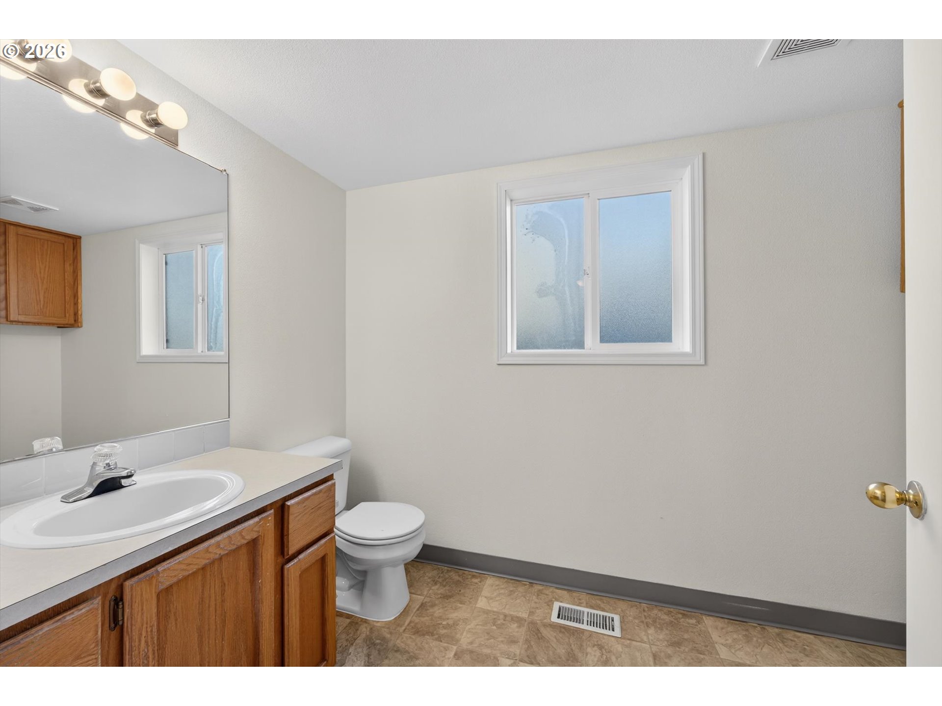 6006 Southwest View Point Terrace Portland, OR 97239 - Photo 10 of 27 Gallery Image 10