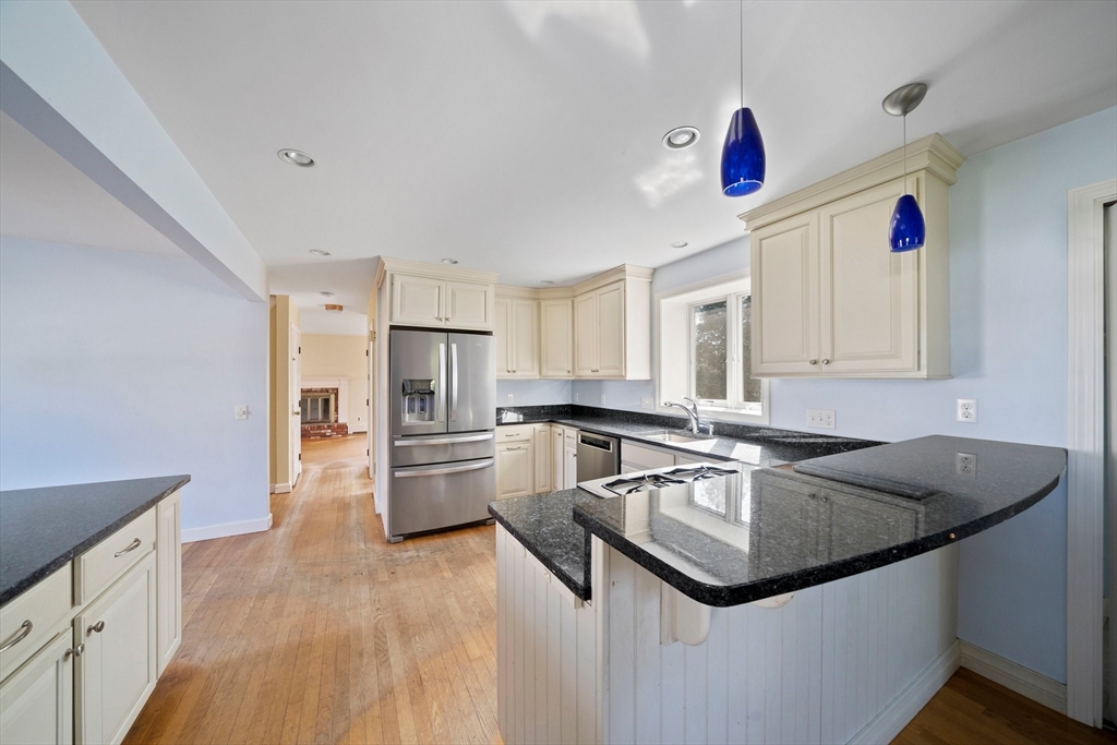 3 Andrea Road Pocasset, MA 02559 - Photo 5 of 40