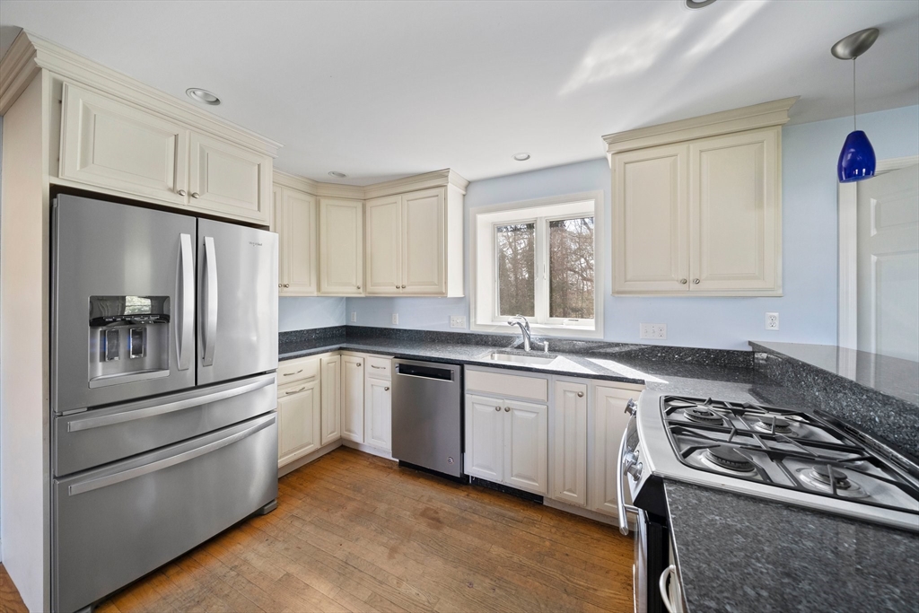 3 Andrea Road Pocasset, MA 02559 - Photo 7 of 40