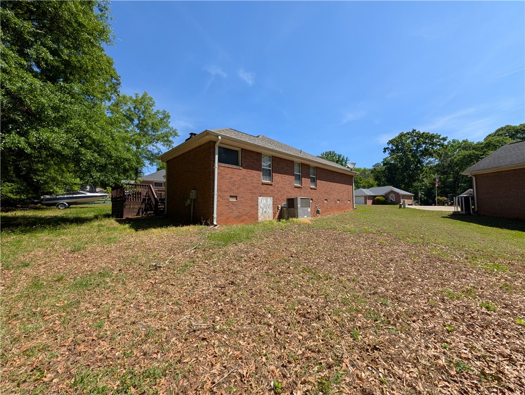 124 Woodbridge Court Anderson, SC 29621 - Photo 4 of 15 This spacious backyard offers ample outdoor living potential and privacy.