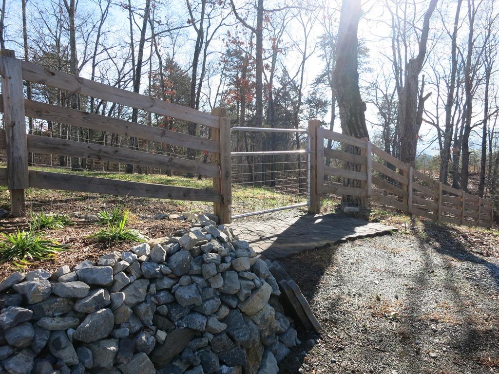 351 Borden Run Road Fincastle, VA 24090 - Photo 49 of 83 Board and Wire Fence